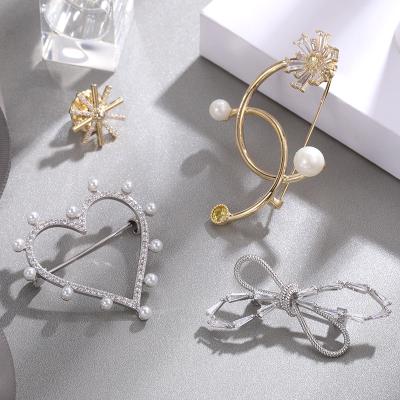 China Fashion Enviromental-Friendly Niche Design Full Zircon Pearl Brooch Women Heart Bowknot Geometric Snowflake Brooch for sale