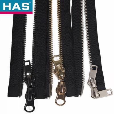 China Auto Lock Slider Metal Zippers 2 Way Open End Zipper Black Strong for sale