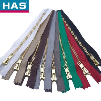 China Customizable Metal Zippers Durable Brass Teeth Zippers Auto Lock for sale