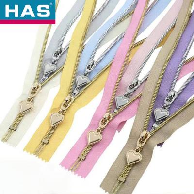 China Metallic Teeth Nylon Zippers Durable #5 Nylon Coil Zipper Customized for sale