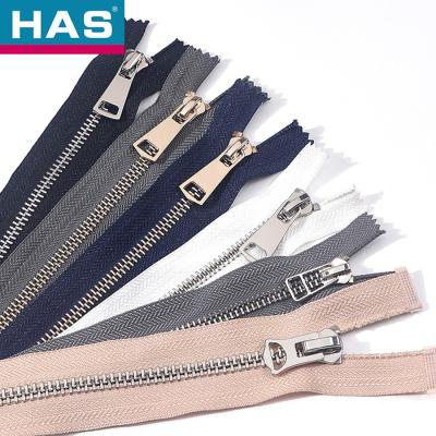 China 2 Way Metal Zipper Y Teeth Zipper For Shoes Clothing Bags for sale