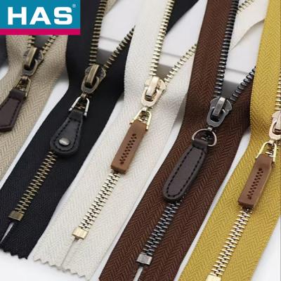 China Eco Friendly Custom Metal Close-end Zipper With Leather Puller In Shiny Gold / Light Gold Teeth for sale