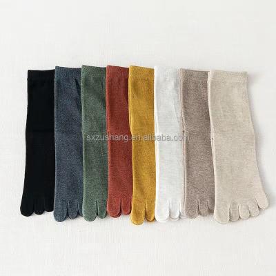 China New Style Breathable Medium Stockings Comfortable Cool Solid Color Combed Cotton Five Finger Socks Men for sale