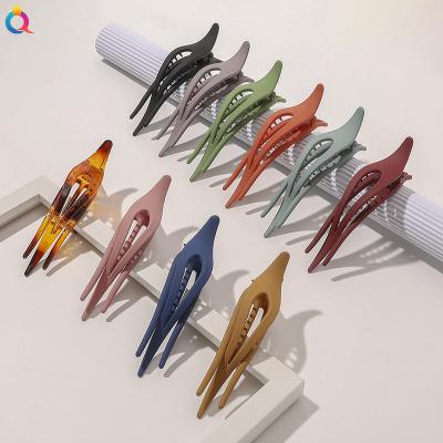 China Fashion New Fashion Wholesale Simple Hair Accessories Hair Care Clip Plastic Frosted Swallow Bird Tails Solid Color Hair Claw For Women for sale