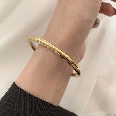 China Trendy Simple Gold Color Dubai Jewelry Bangle Bride Wedding Fashion Shining Bangle For Women Jewelry Accessory Gift For Girls for sale