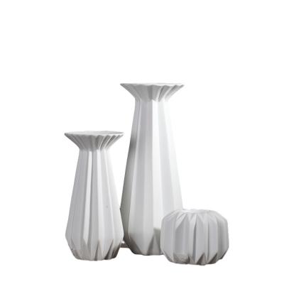 China Simple and Elegant Home Decoration Bedroom Table Modern Ceramic Candlesticks,Ceramic Candle Holder for sale