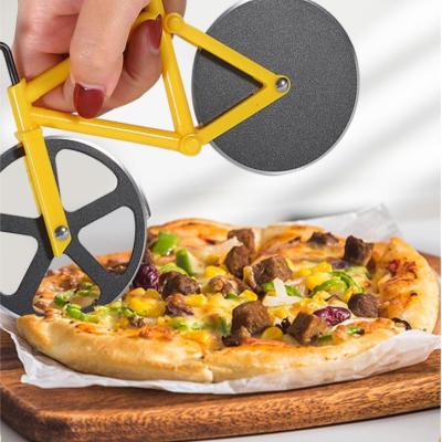 China Factory price retro design kitchen tableware viable creative CD disk plastic pizza cutter for sale