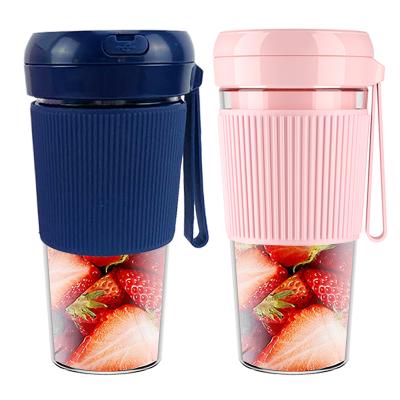 China Portable USB Rechargeable Mini Electric Juicer Blender Car Fruit Blender OEM Blender Vitamer Fruit Juice Bottle for sale