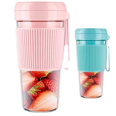 China Car USB Mango Lemon Carrot Carrot Squeezer Bottles 300ml Handheld Dispenser Slow Grinder Blender Machine Manual Fruit Juicer for sale