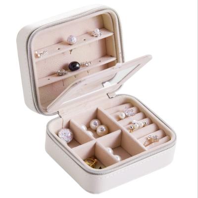 China Fashion Jewelry Charm Travel Portable Ladies Fashion Pink Velvet Jewelry Pendant Boxes for sale