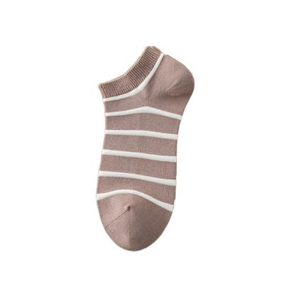 China 2021 Wholesale Cheap Basic Cotton Sportsmanship Breathable Bamboo Stripe Socks For Men for sale