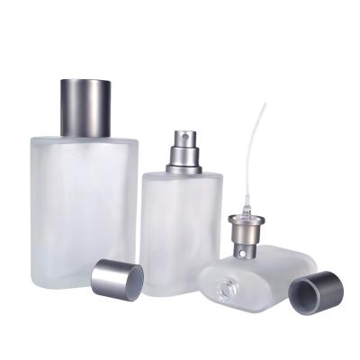 Chine Beautiful 30ml 50ml 100ml oblate square Frosted glass perfume bottles with PUMP SPRAYER cap à vendre