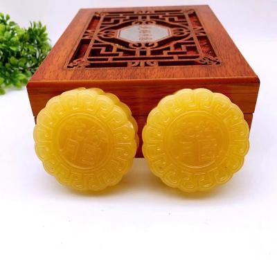 China China 2020 hot retail and wholesale popular yellow jade moon cakes with wooden box for gift for sale