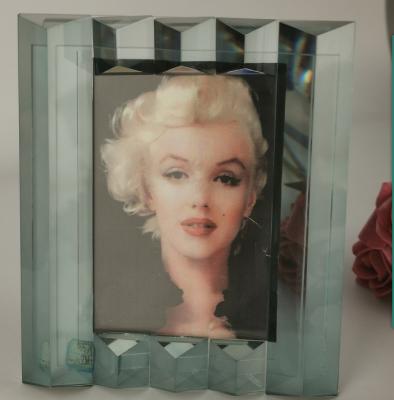 China Beautiful Transparent Clean Crystal Photo Frame With Custom Shape As Wedding Anniversary Gift for sale