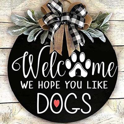 China Modern We Hope You Like The Dogs Wreath Welcome Sign Door Hanger Rustic Round Wooden Farmhouse Welcome Sign For Home Decor for sale