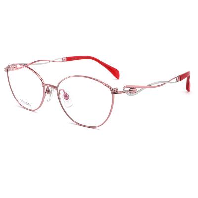 China New Design Fashionable Ultra Light Comfortable Eyeglass Frames Women's Glass Titanium Frames for sale