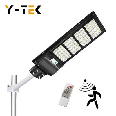 China 150W 250W 450W Super Bright Outdoor Street Light Road Integrated Lamp All In One Waterproof Solar LED Street Light for sale