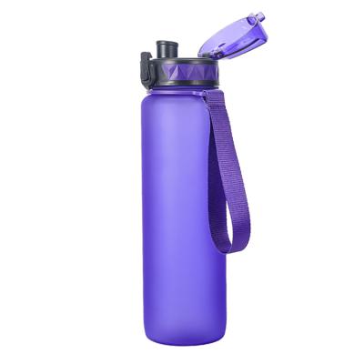 China Amazon Sell Straw Lid 1000ml Water Bottle Tritan 32oz Sustainable Motivational Hot Drinking Bottle for sale