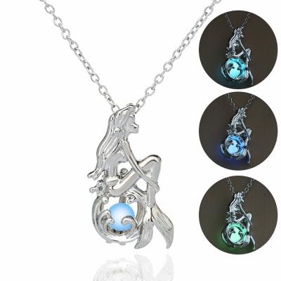 China Fashion Wholesale Fashion Women Girl Glow In The Dark Halloween Pendant Gifts Luminous Necklace Mermaid Necklace for sale