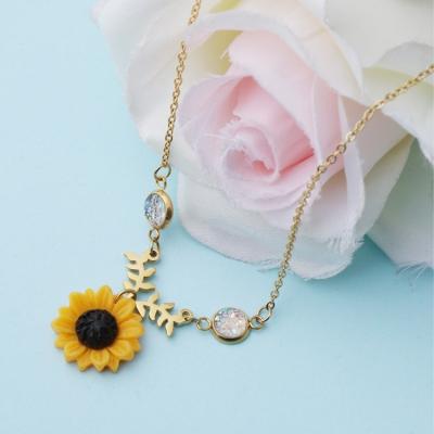 China Fashion Creative Women's Gypsophila Sunflower Sweater Chain Wholesale New FASHIONABLE Sunflower Pendant Necklace for sale