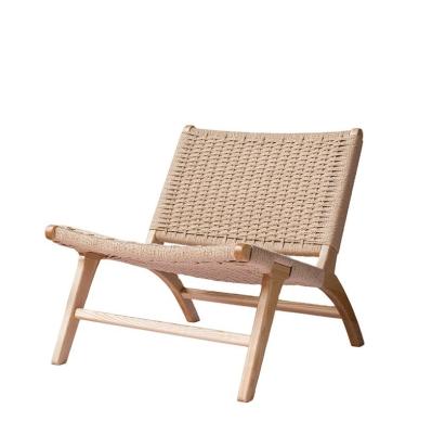 China Silla de sofá de madera maciza tejida con cordón combinación de estilo y función para muebles de sala de estar en venta