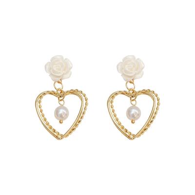 China FASHIONABLE French Retro Love White Flower Pearl Earrings Fashion Heart Shaped Earrings Women Design Personalized Earrings for sale