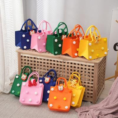 China Viable Children Shape Large Lightweight Foldable Gift Bag Storage Creative Felt Gift Bag Kids Birthday Shopping Travel Cute Tote Bag for sale