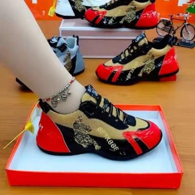 China 2022 new fashion trend auspicious tiger embroidery moisture men's and women's sports breathable sports shoes for sale