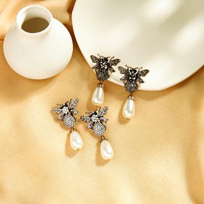 China 2020 Fashionable Online Wholesale Vintage Gold Plating Crystal Paving Metal Bee Waterdrop Pearl Earrings for sale