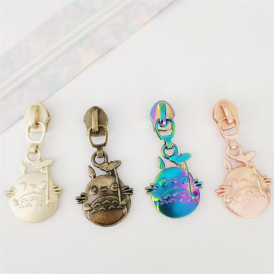 China Cheap price high quality nylon zipper pulls metal zipper slider custom shape for sale