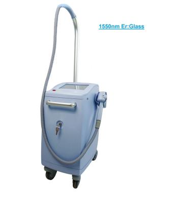 China Glass Fractional Face Lift Erbium Fiber Laser 1550nm Beauty Machine For Scar Removal for sale