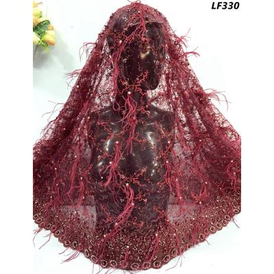 China Tejido de encaje con perlas hecha a mano con adornos de lujo bordado de plumas encaje para vestidos de noche en venta