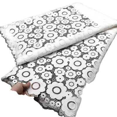 中国 Supoo Pure White Wedding Fabric New Fashion Flowers Cord Lace Fabrics 販売のため