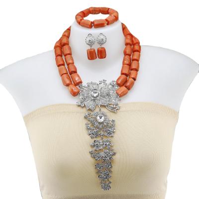 Cina 2023 Elegant African Beads Jewelry Sets Senegal/ghana Wedding Handmade Jewelry Women's Golden Wedding Jewelry Sets in vendita