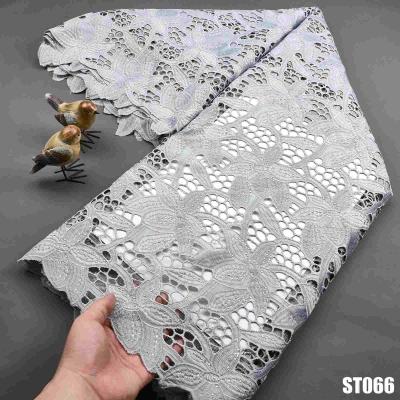 Cina Factory Direct Sales Wholesale Price 3D Lace Fabric Bridal Unique 100% Polyester Water Soluble Cord Lace GUIPURE Fabric in vendita