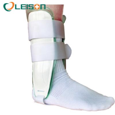 China Orthopedic Neoprene Stirrup Ankle Brace Ankle Support With Air / Freeze Pads With CE ISO for sale