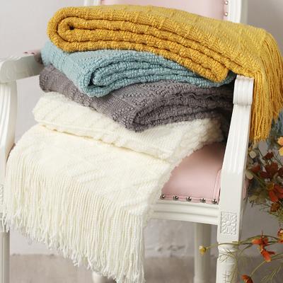 China New Hot Nordic Style 100% Anti Dust Mite Acrylic Knit Comfortable Hotel Home Tassel Bed Blanket Soft Blanket Knitted Throw Blanket for sale