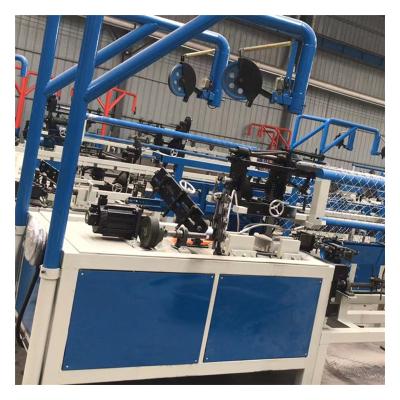 China Easy Installation High Speed ​​Operating Easy Operation Iron Wire Chain Link Fence Netting Machine For Making Garden Fence for sale