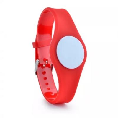 China Waterproof / Customizable 13.56mhz RFID Logo RFID Watch Buckle Wristband Silicone Waterproof Waterproof Wristband for sale