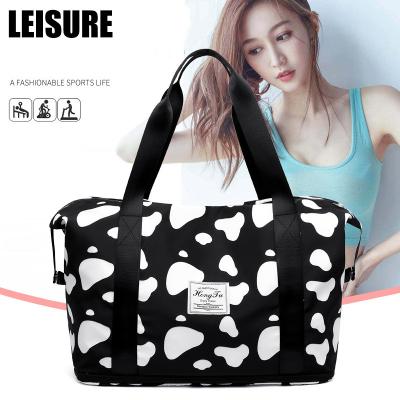 China 2021 Outdoor Fashion Travel Bag Waterproof Luggage Women's Outdoor Gym Bag for sale