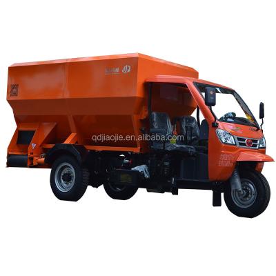 China Animal Husbandry Animal Husbandry Equipment Mobile Feed Silage Spreader Machine! for sale