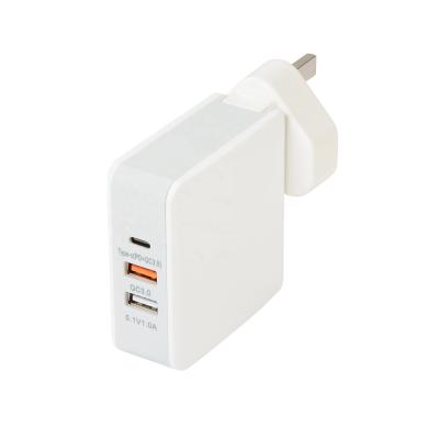 China Portable Mobile Phone US/UK/EU Plug Type-C QC3.0 USB Charger for Mobile Phone Tablets with CE FCC ROHS Certificates for sale