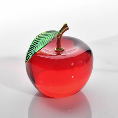 China Good Selling Europe Engraving Factory Price Custom Crystal Apple Ornaments For Display Direct Sales for sale