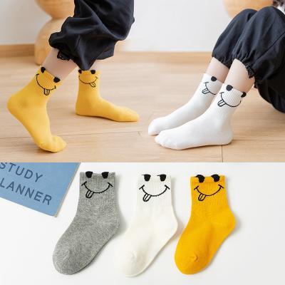 China New Arrival Sporty Socks For Kids Solid Color Face Pattern Cotton Smile Socks for sale