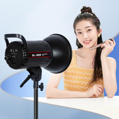 China Fill Photographic Light 150w Led Studio Visual Light Mount Bowens Photographic Lighting For Photo Vlogging Photography for sale