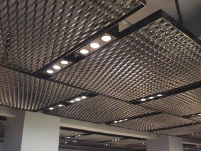 Cina Piastra verticale a forma di griglia di soffitto sospeso griglia di superficie di montaggio design di strisce di luce di alluminio tetto tubo quadrato in vendita