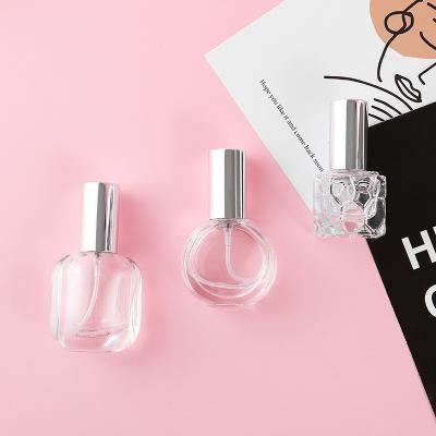 China Perfume Atomizer Bottle Clear Vintage Square Mini Vintage Plastic Perfume Bottles for sale