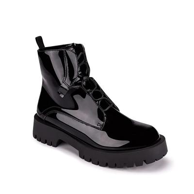 China Fashion Lightweight Lace Up Flat Leather Black Boots Women Thick Soft Thick Winter Unique Boots For Women for sale