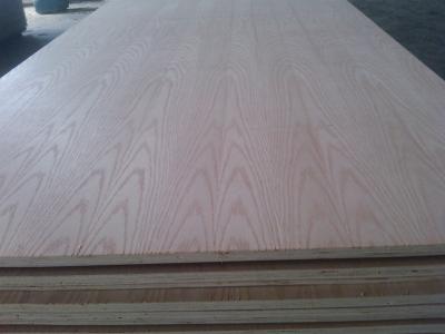 China Indoor Red Oak Veneered Plywood For Decoration for sale