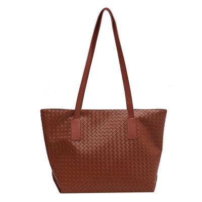 China Leather Beach Tote Bags Women Outdoor Oversized Tote Handbag Simple Vegan Woven PU Large Capacity for sale